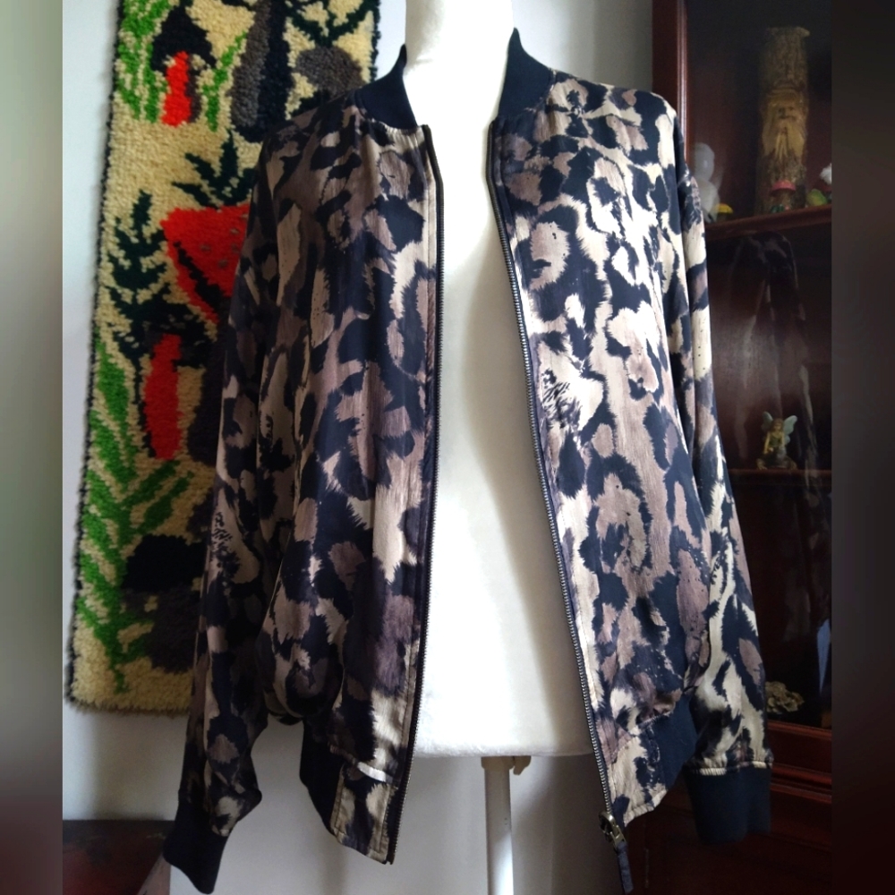 REVERSIBLE Faith Connection 100% silk oversized light jacket size XS